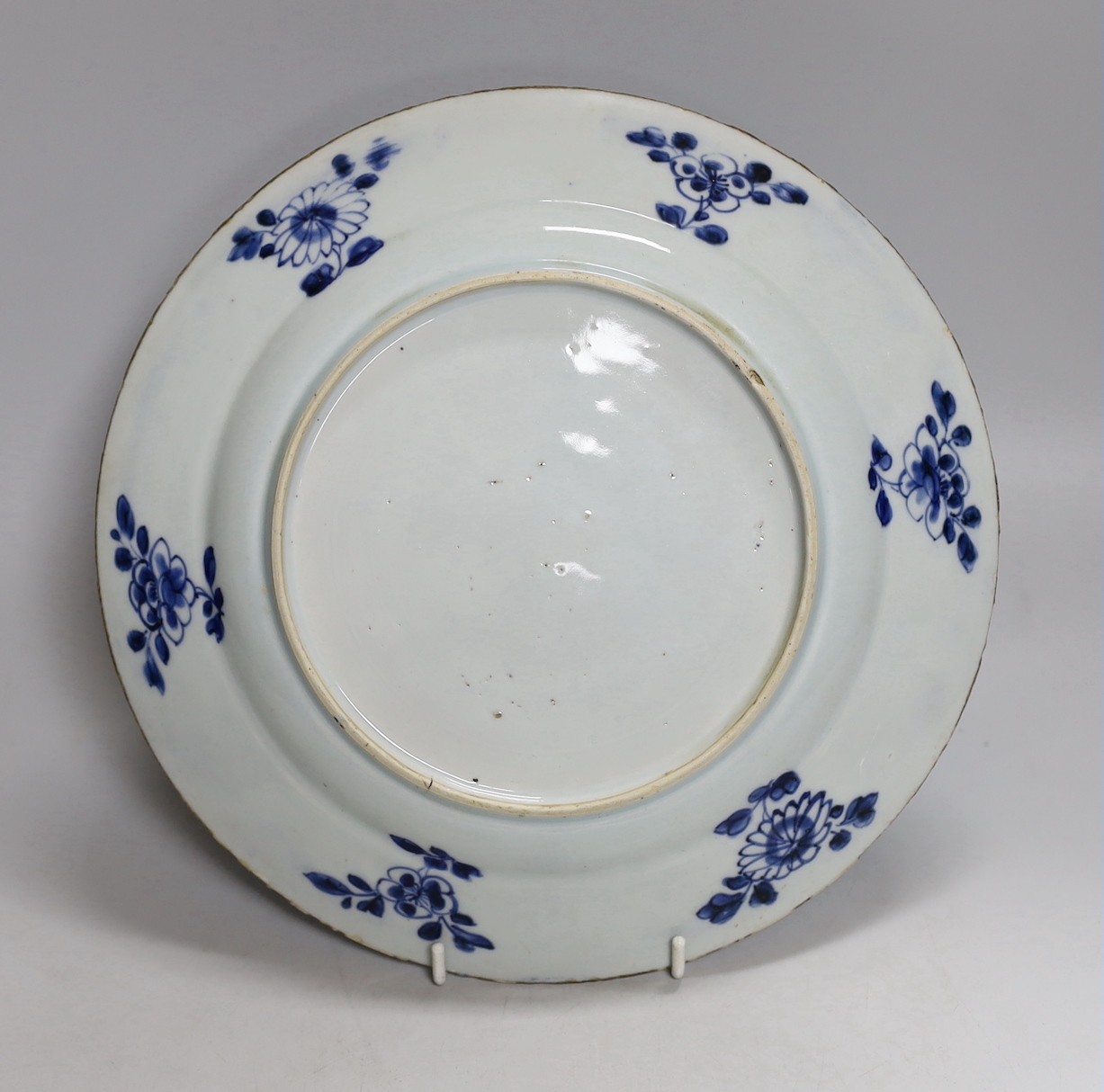 A Chinese Kangxi blue and white plate. 26cm diameter